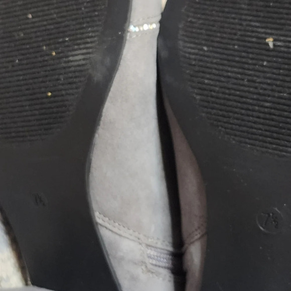 Torrid 7.5W Rhinestone Grey Faux Suede Ankle Booties New With Box - Picture 6 of 17
